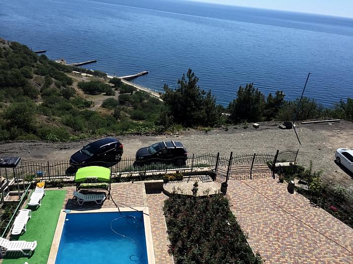 Гостиница в Алуште с бассейном Лукоморье