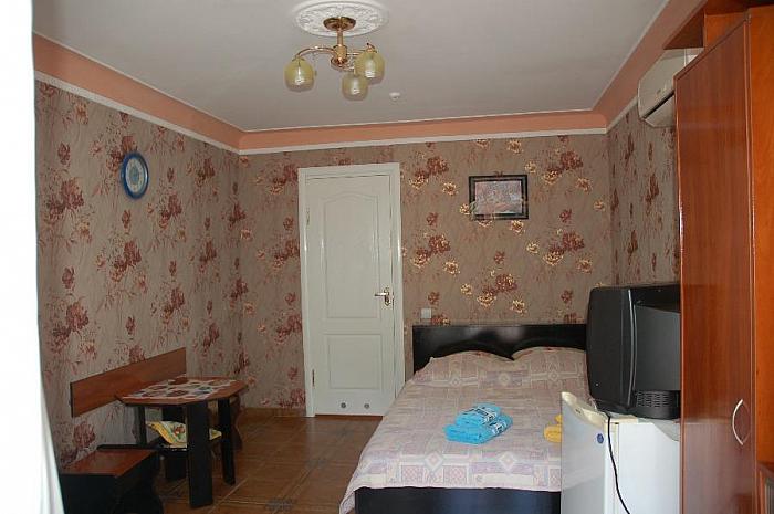 Крым, Феодосия, ул. Керченское шоссе, 70 база отдыха