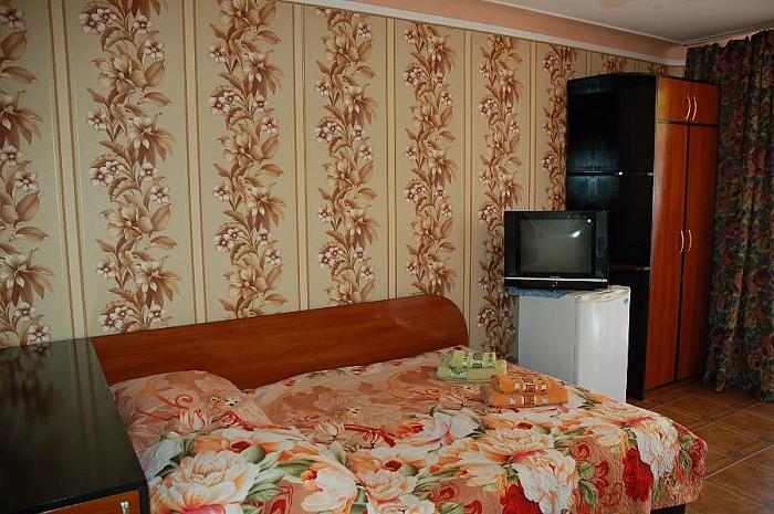 Крым, Феодосия, ул. Керченское шоссе, 70 база отдыха