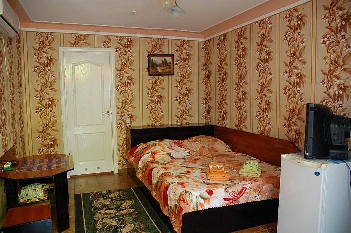 Крым, Феодосия, ул. Керченское шоссе, 70 база отдыха