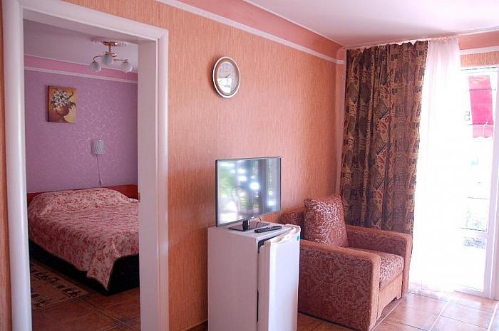 Крым, Феодосия, ул. Керченское шоссе, 70 база отдыха