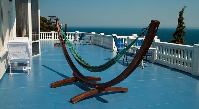 Гостиница Алупка с бассейн