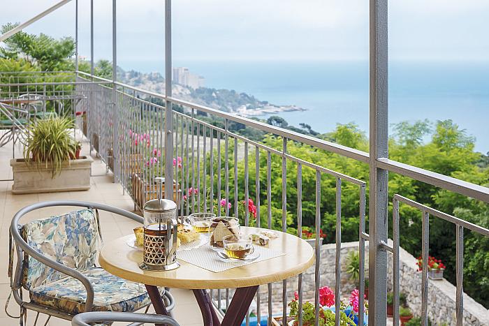 Алупка гостиница отдых в Алупке с бассейном у парка