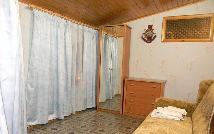 КОТТЕДЖ:Кухня-холл, три смежно-раздельные комнаты, два санузла.