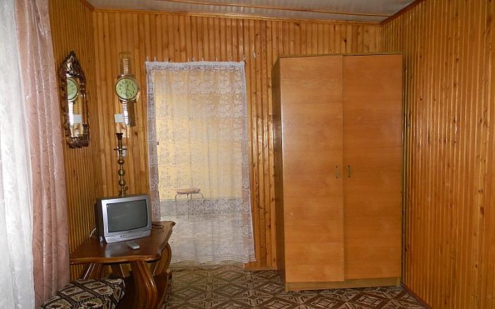Однокомнатный домик 2: Кухня, душ и туалет общие на два домика