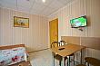 Отдых в Николаевке Коттедж 34 2-КОМНАТНЫЙ 4-Х МЕСТНЫЙ С КУХНЕЙ