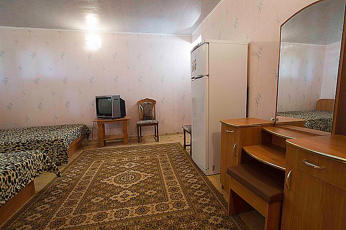 Фото люкс без кондиционера , есть хол-к, и телевизор