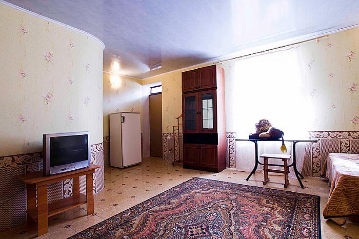Фото люкс без кондиционера , есть хол-к, и телевизор