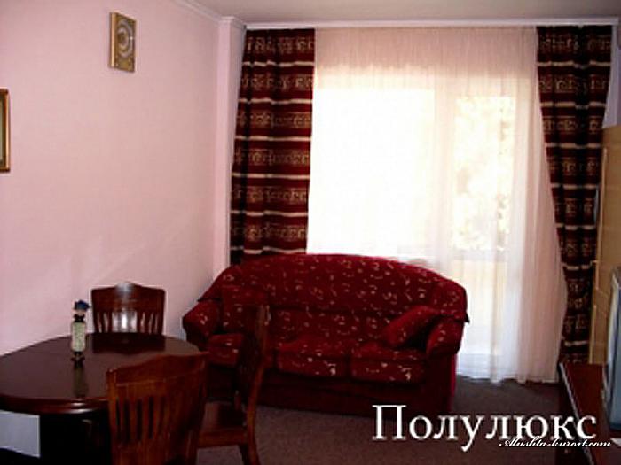 Отель в Алуште рядом с морем Спартак