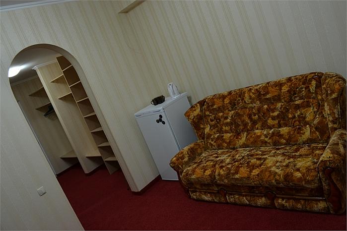 Гостиница в Алуште с бассейном НОМЕР ЛЮКС