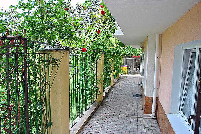 вход