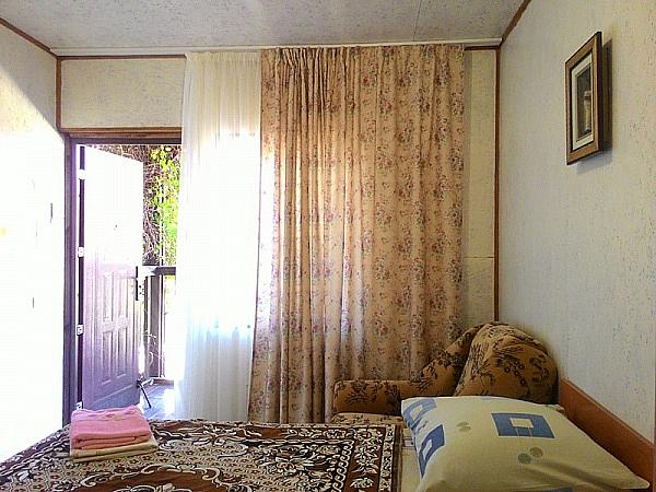 Крым, г .Евпатория, пос.Заозерное, ул. Аллея Дружбы