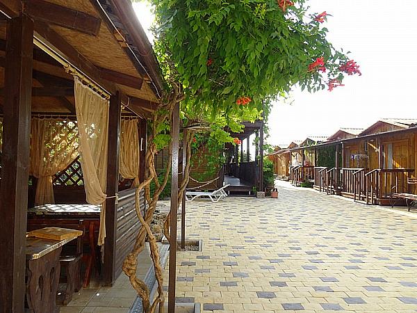 Крым, г .Евпатория, пос.Заозерное, ул. Аллея Дружбы