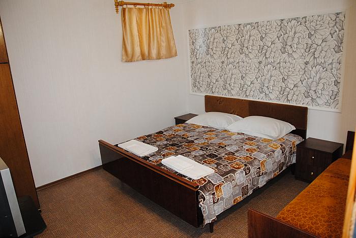 Отдых в Крыму частный сектор в Алуште деревянный домик