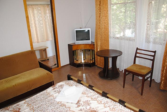 Отдых в Крыму частный сектор в Алуште деревянный домик