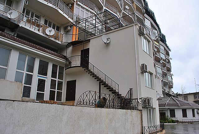 Первый этаж