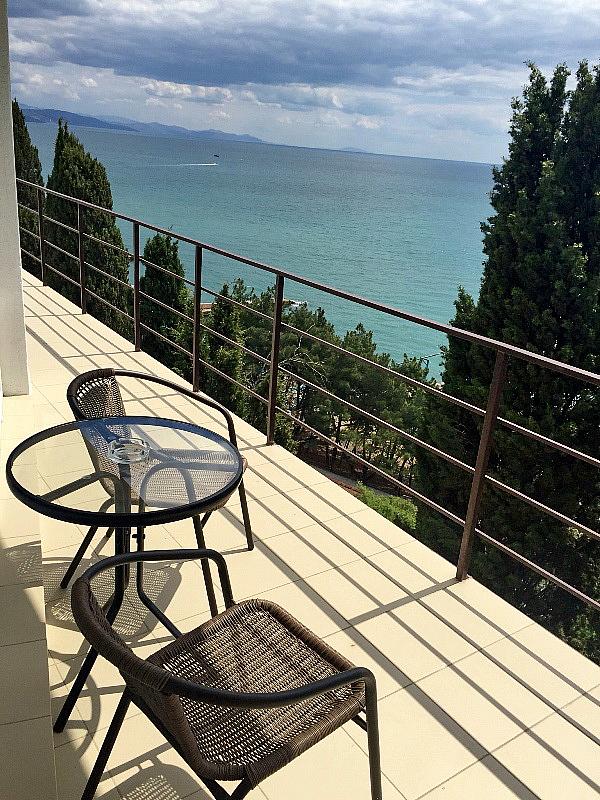Гостиница в Алуште первая линия вид на море г. Алушта, аллея Декабристов, 3
